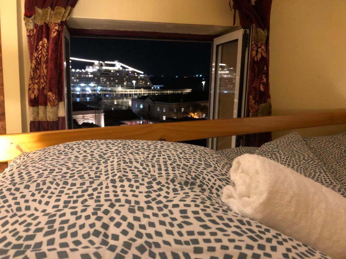 Pequeno Hostel Лиссабон Экстерьер фото